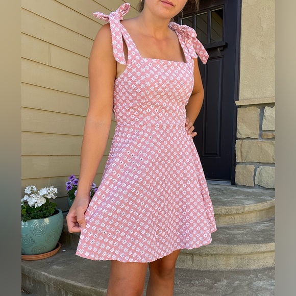 Vintage style pink embroidered flare sundress - Picture 2 of 11